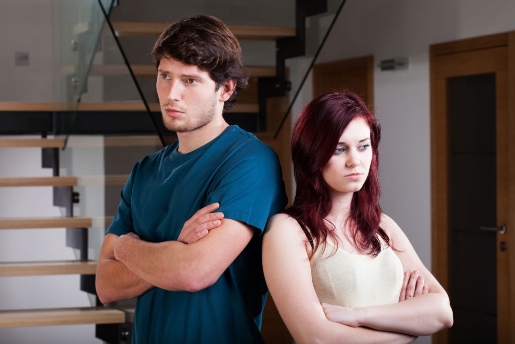 25624771 - unhappy and incompatible couple have a crisis